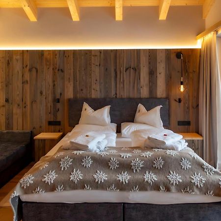 Hotel Rezia Ла Виля Екстериор снимка