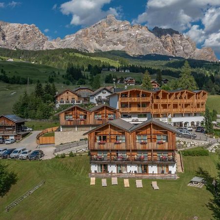 Hotel Rezia Ла Виля Екстериор снимка