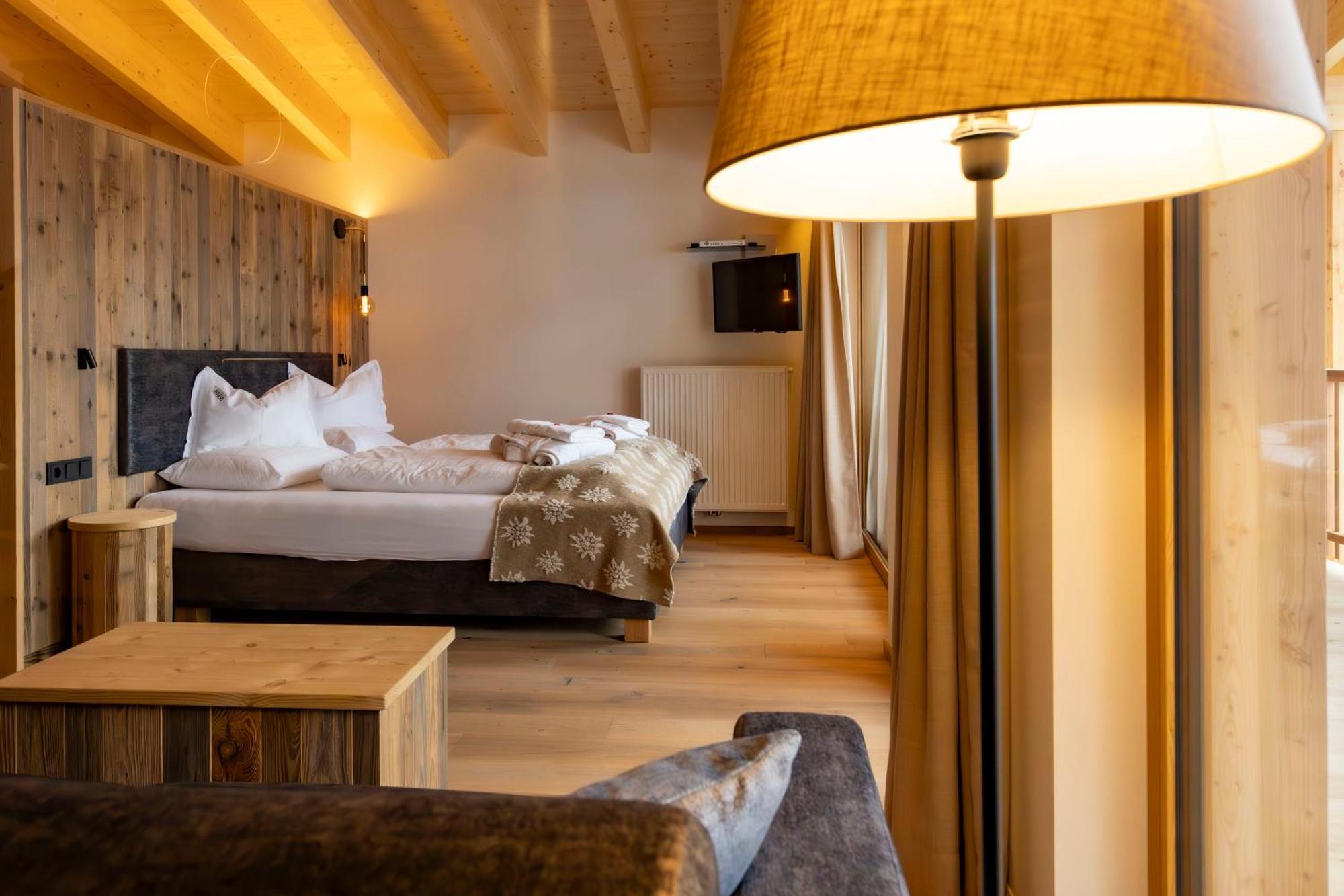 Hotel Rezia Ла Виля Екстериор снимка