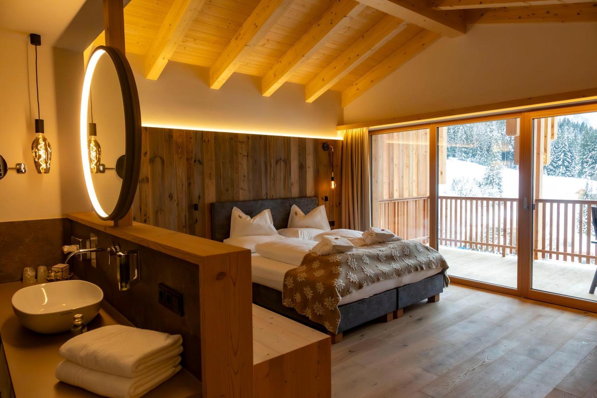 Hotel Rezia Ла Виля Екстериор снимка