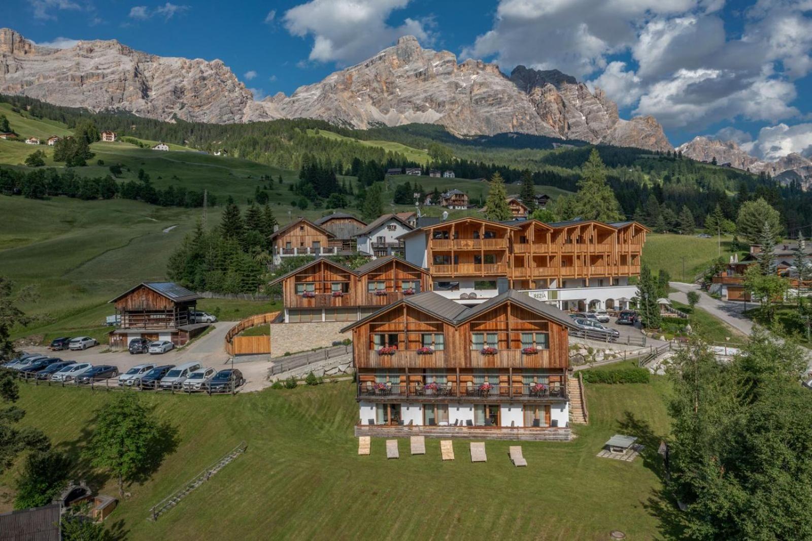 Hotel Rezia Ла Виля Екстериор снимка