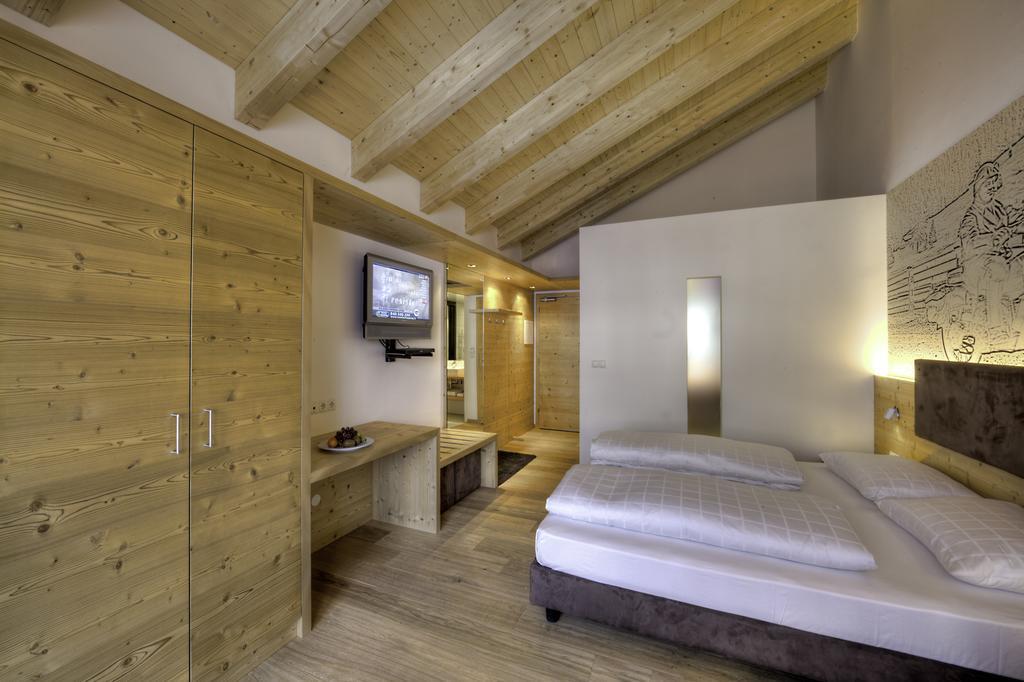 Hotel Rezia Ла Виля Екстериор снимка