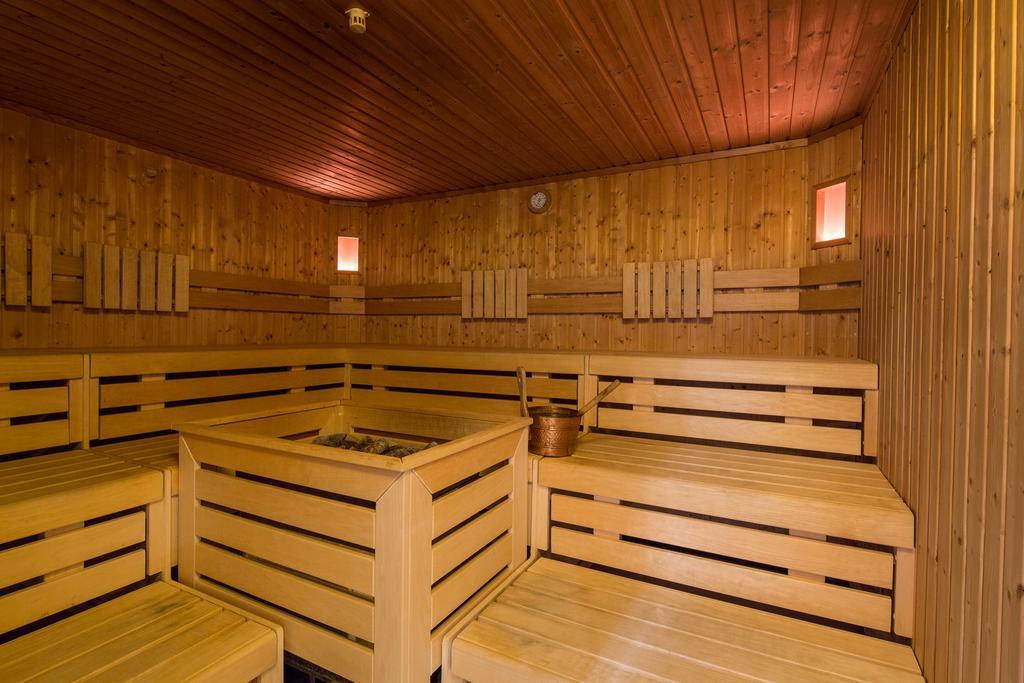 Hotel Rezia Ла Виля Екстериор снимка