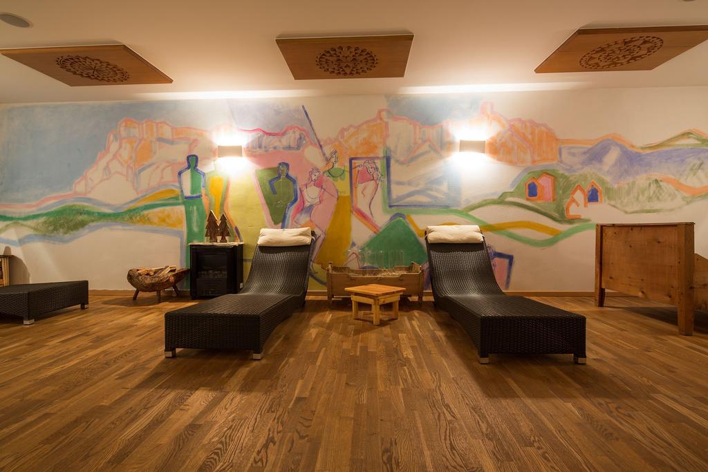 Hotel Rezia Ла Виля Екстериор снимка