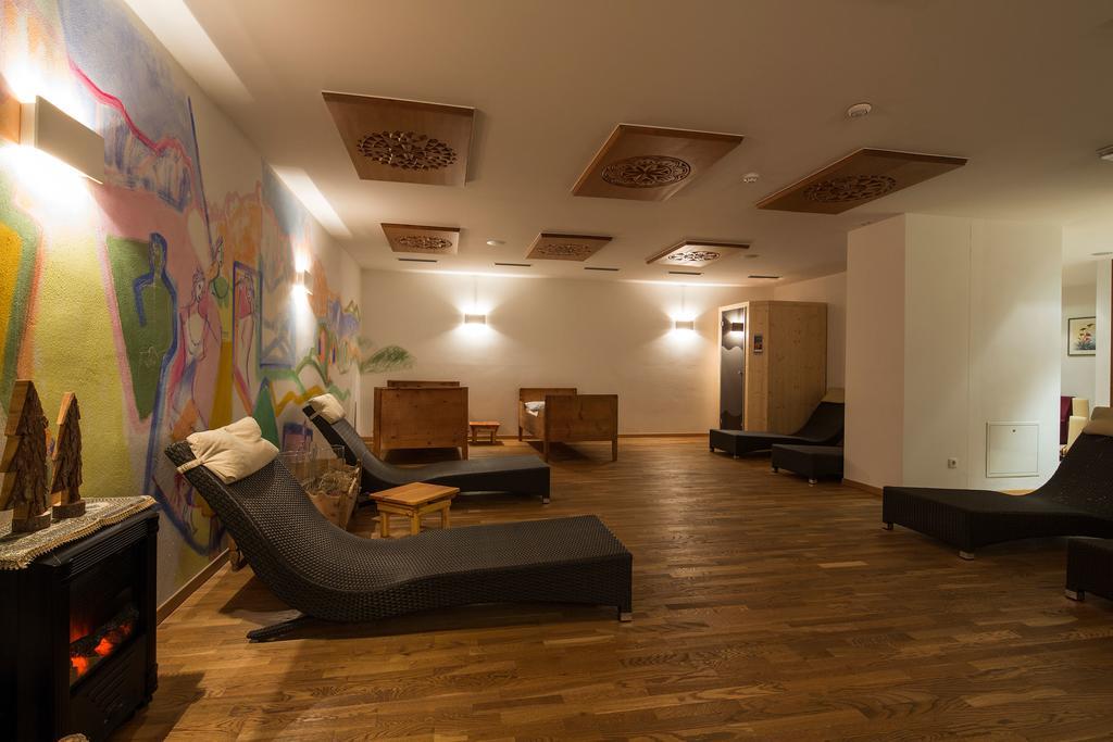 Hotel Rezia Ла Виля Екстериор снимка