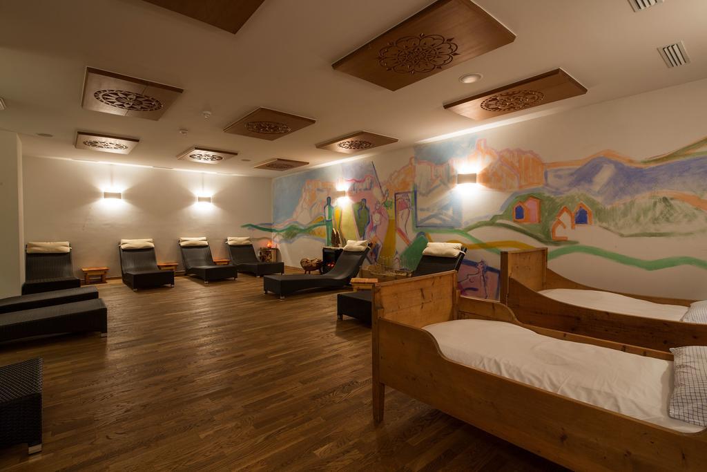 Hotel Rezia Ла Виля Екстериор снимка