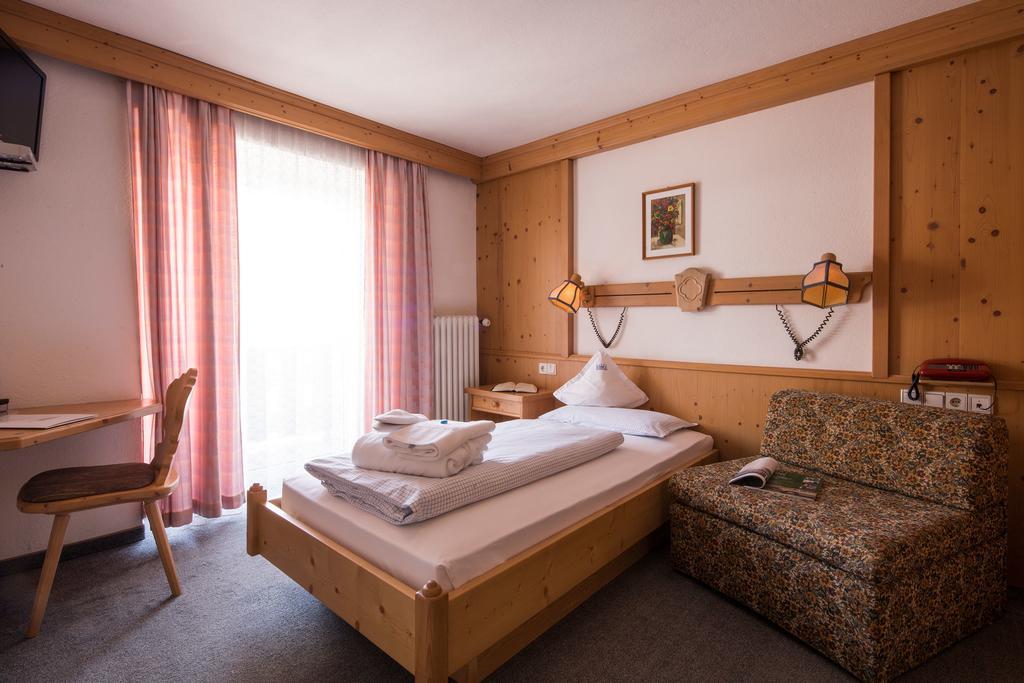 Hotel Rezia Ла Виля Екстериор снимка