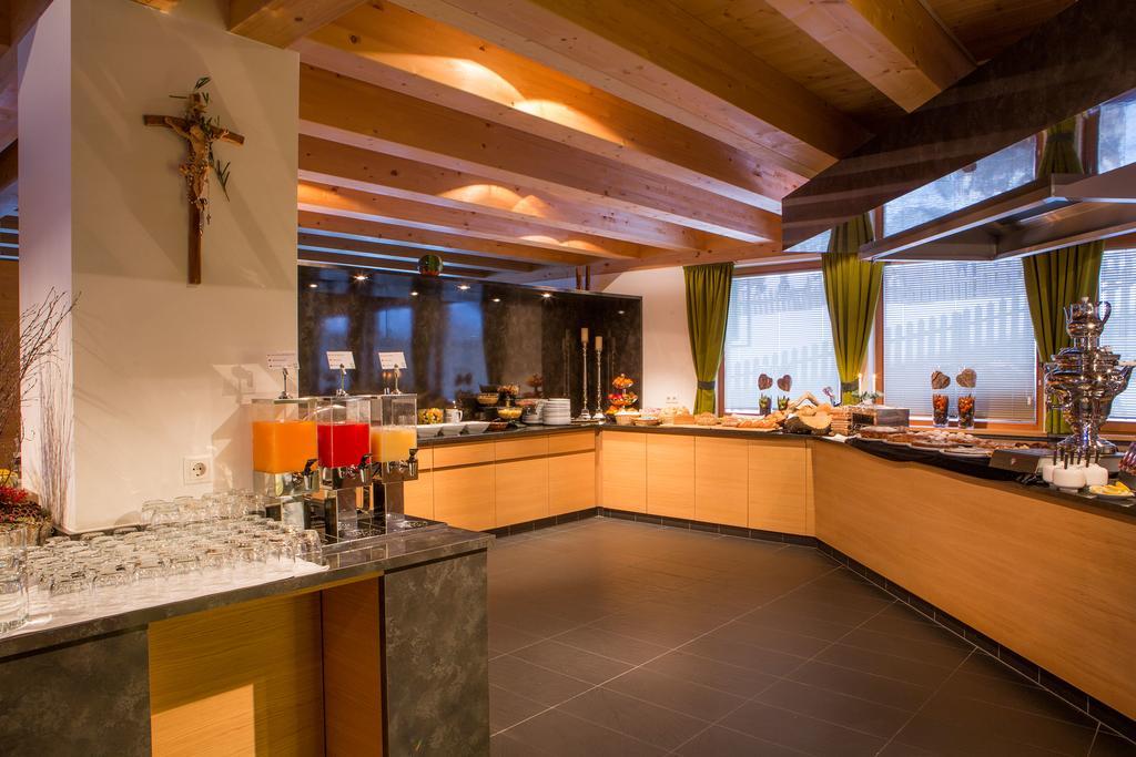 Hotel Rezia Ла Виля Екстериор снимка