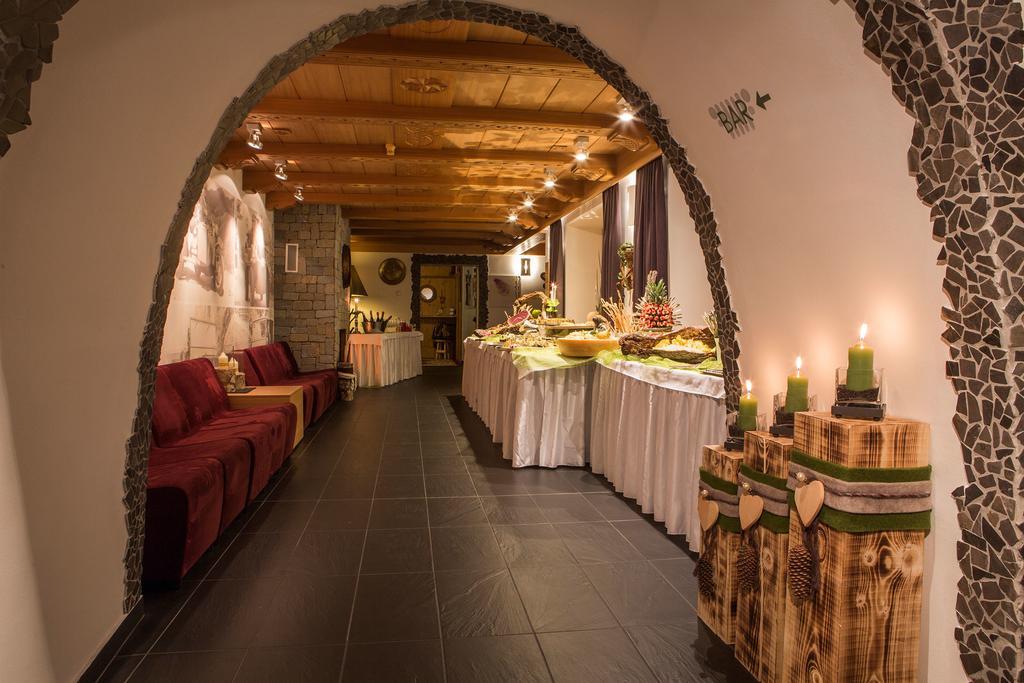 Hotel Rezia Ла Виля Екстериор снимка