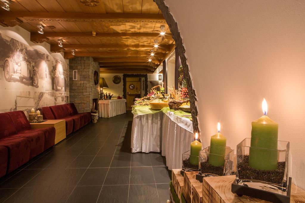 Hotel Rezia Ла Виля Екстериор снимка