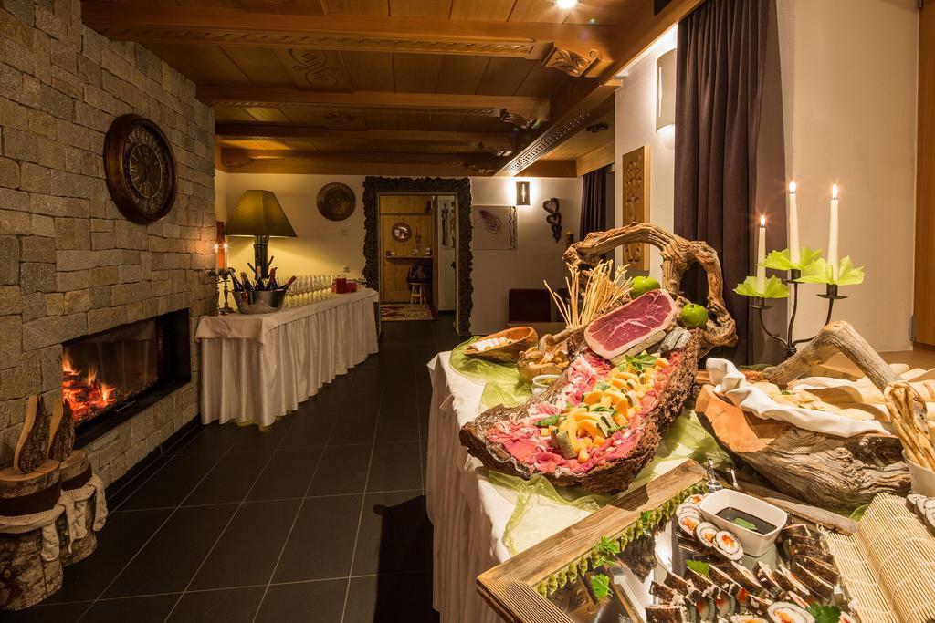 Hotel Rezia Ла Виля Екстериор снимка