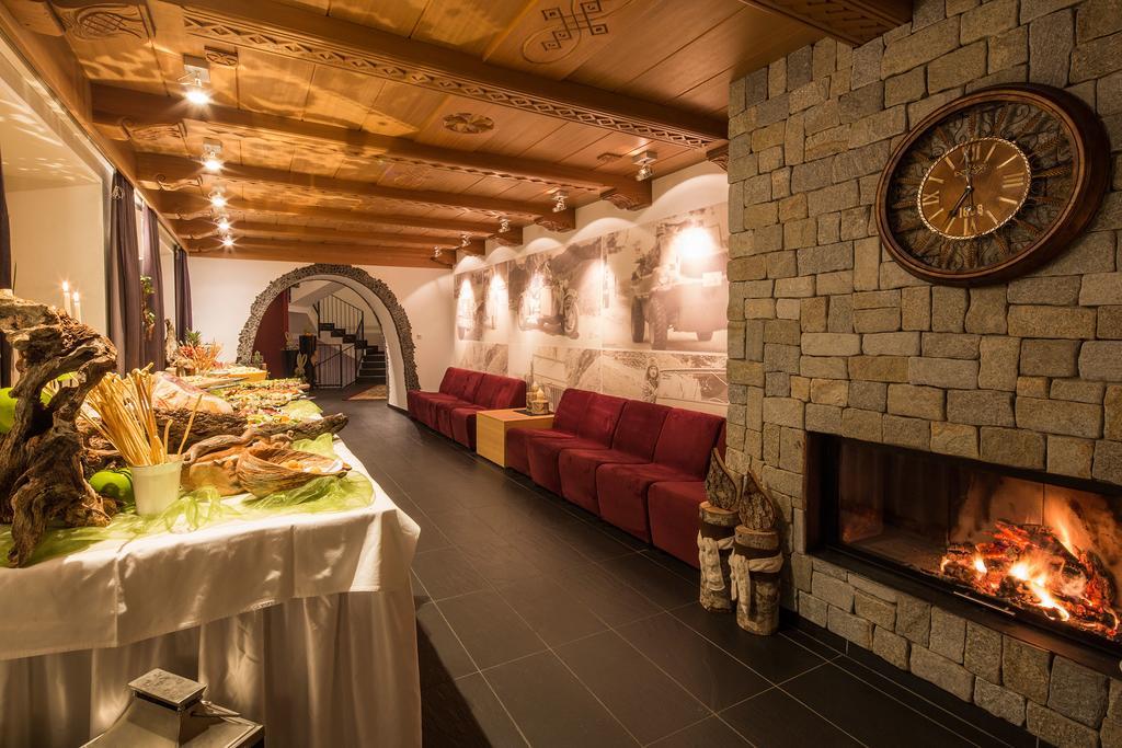 Hotel Rezia Ла Виля Екстериор снимка