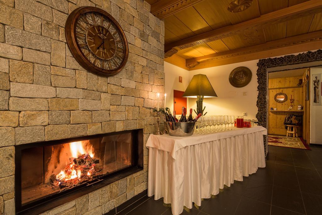 Hotel Rezia Ла Виля Екстериор снимка