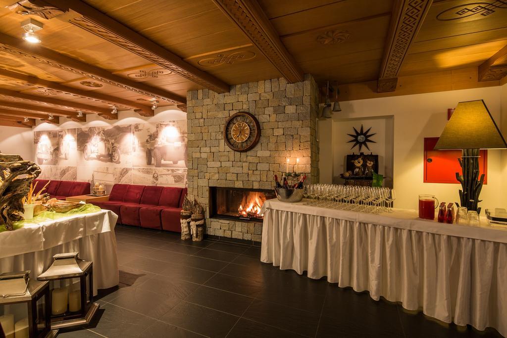 Hotel Rezia Ла Виля Екстериор снимка