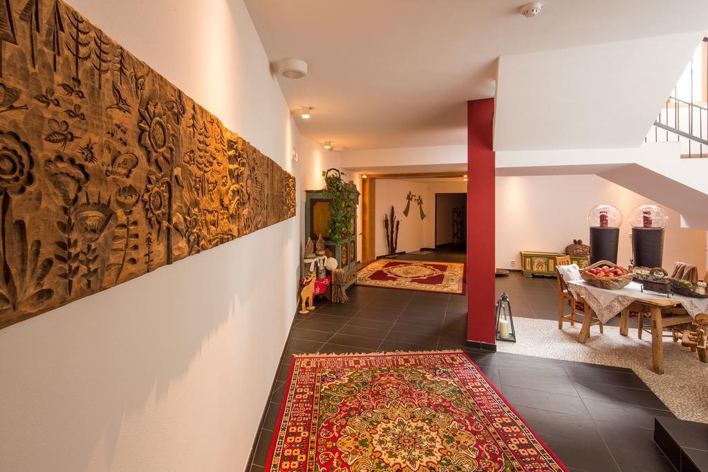 Hotel Rezia Ла Виля Екстериор снимка