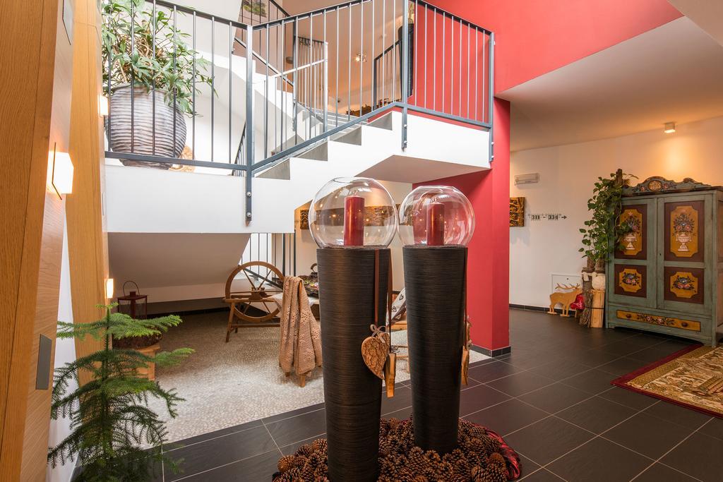 Hotel Rezia Ла Виля Екстериор снимка