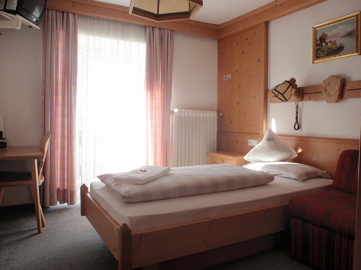 Hotel Rezia Ла Виля Екстериор снимка